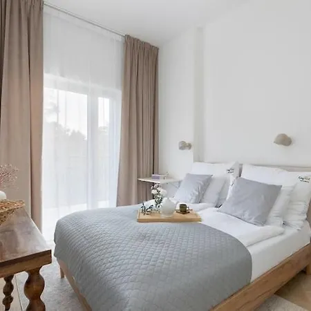 דירה Apartment, Indoor Pool, Close To The *