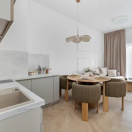 Apartment, Indoor Pool, Close To The דירה